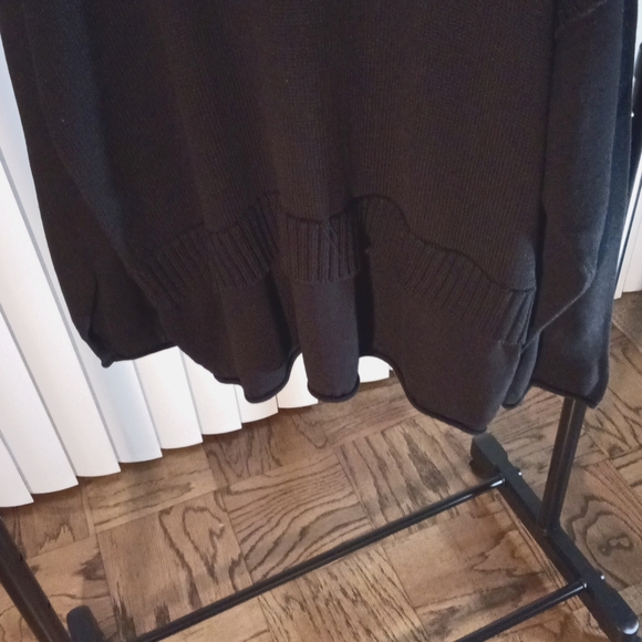 Black Nitty Sweater - Picture 4 of 9